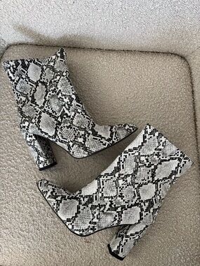 Snake Print Pointed Toe Block Heel Ankle Boots | Size 8.5